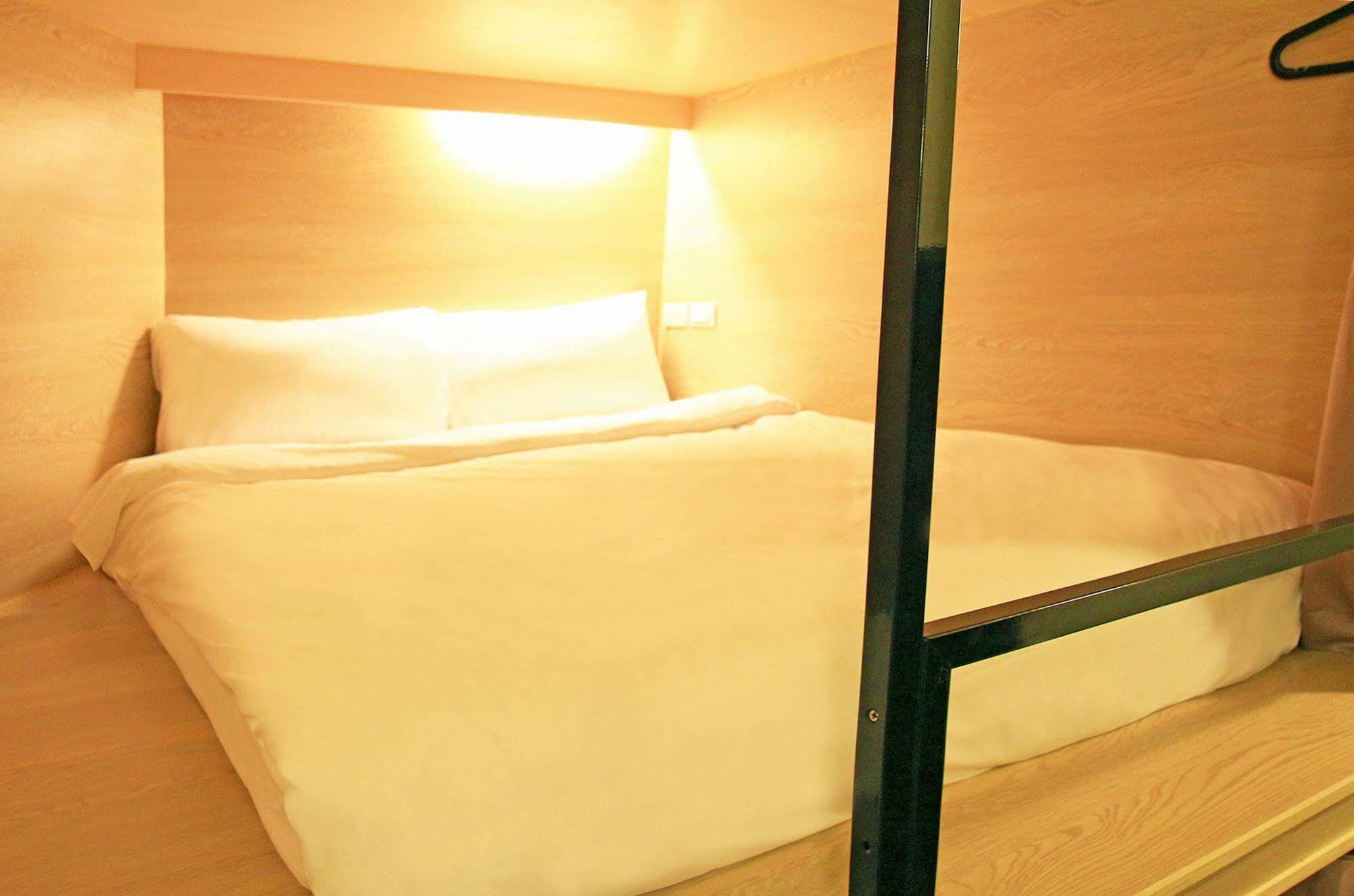 Star Box Hostel Taipei Exteriör bild