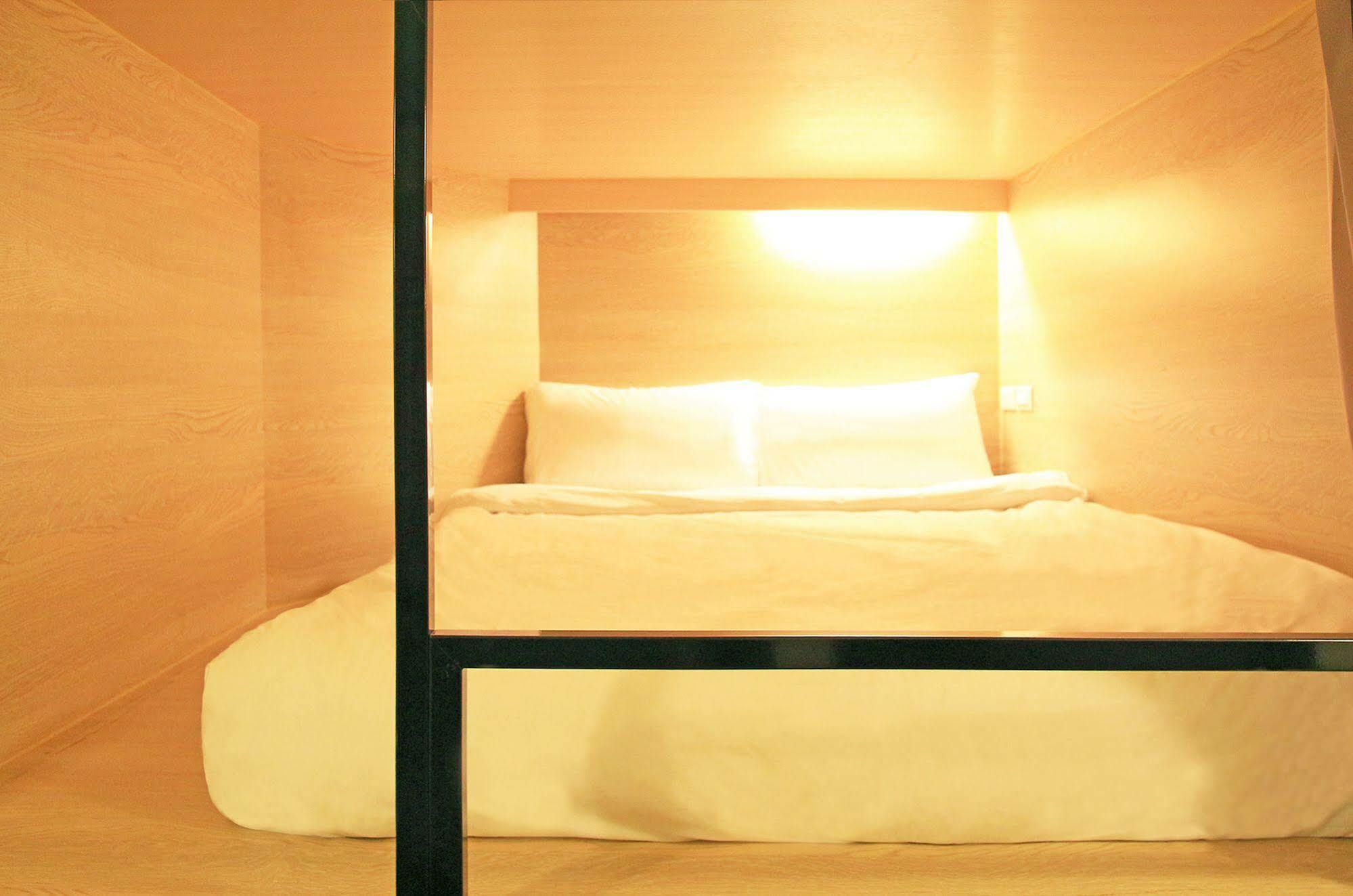 Star Box Hostel Taipei Exteriör bild